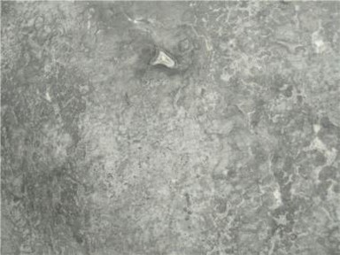 بلاطة رخام رمادية داكنة