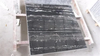 بلاط رخام أبيض وأسود