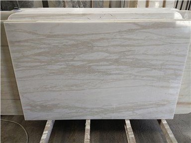 أرضية المطبخ من الرخام الأبيض