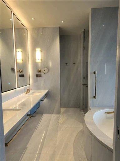 حمام رخام أزرق فاتح