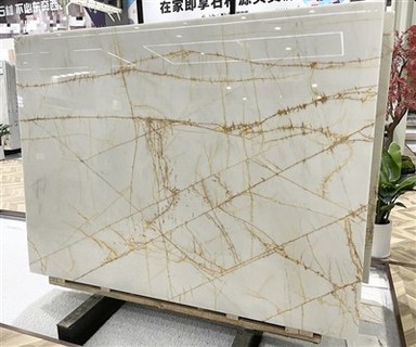 عروق الرخام الأبيض الذهبي